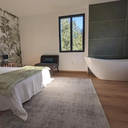 Propriete En Pleine Nature,grands Espaces,, Perigord Noir, Piscine Chauffee, Climatisation,wifi Villa *